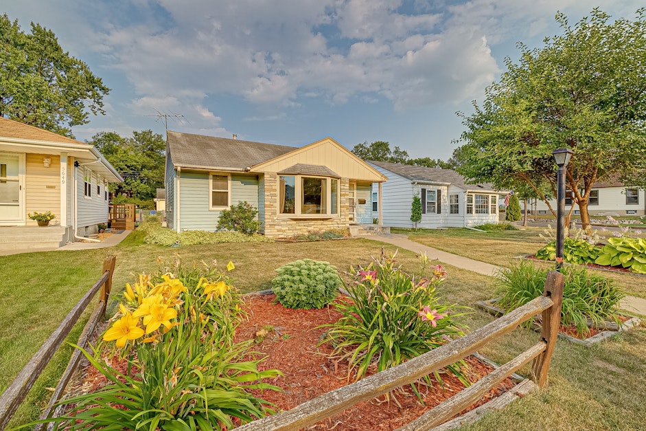 5653 Standish Avenue South, Minneapolis, MN 55417, Presented by The